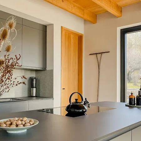 Stylish Design Retreat Near The 펜션