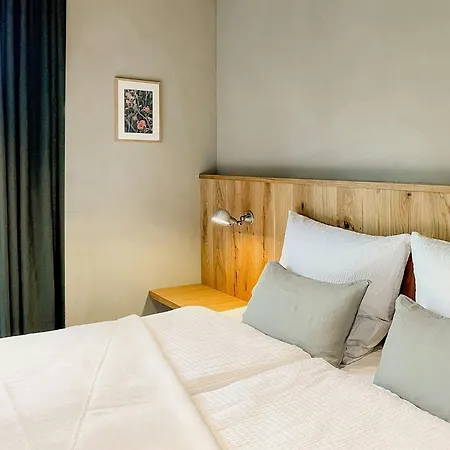 Stylish Design Retreat Near The Holiday home *