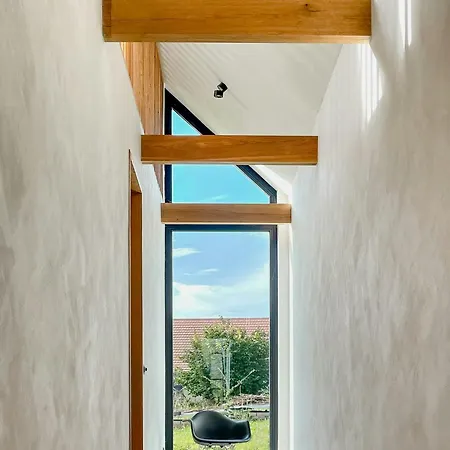 Stylish Design Retreat Near The Holiday home *