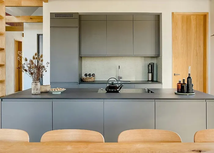 Дом отдыха Stylish Design Retreat Near The